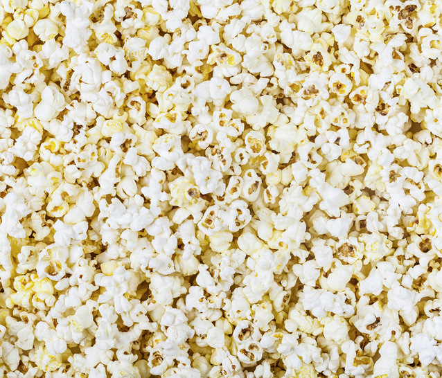 Kein Popcorn für den Kinobesuch, sondern für den Hausbau: Die Münchner Firma Smarter Habitat fertigt Baustoffe aus Industriemais. - © Bild: Gresei - stock.adobe.com
