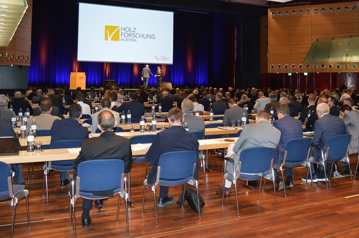 Beim Fenster-Türen-Treff der Holzforschung Austria spielte das Thema Hitzeschutz eine wichtige Rolle.