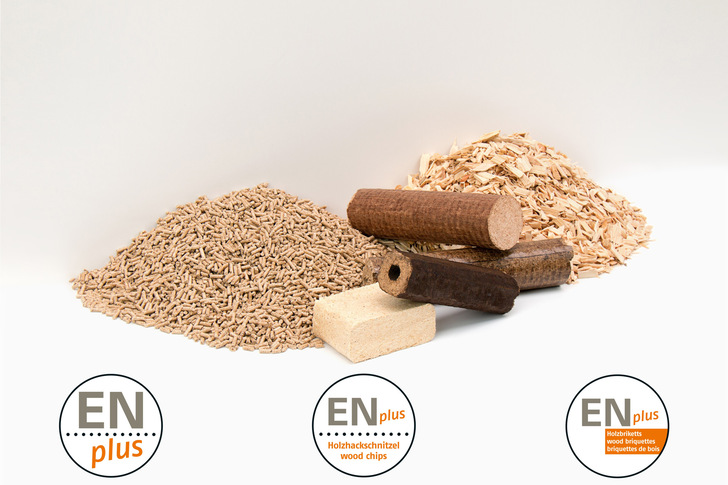 ENplus zertifiziert die Holzbrennstoffe Pellets, Briketts und Hackschnitzel. - © Deutsches Pelletinstitut
