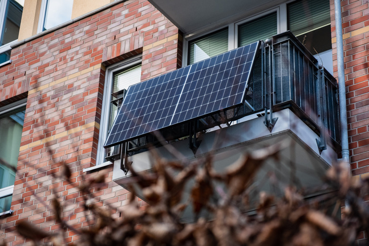 Die Installation von Balkon-PV will das Bundesjustizministerium ereleichtern. - © Robert Poorten - stock.adobe.com
