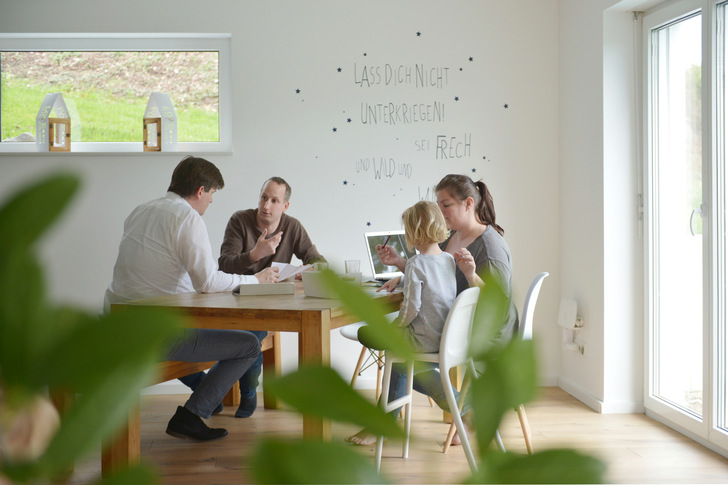 Bei überraschend vielen Gebäudeeigentümern herrscht offenbar Unsicherheit bezüglich der Kosten wie des Nutzens von Modernisierungsmaßnahmen. 