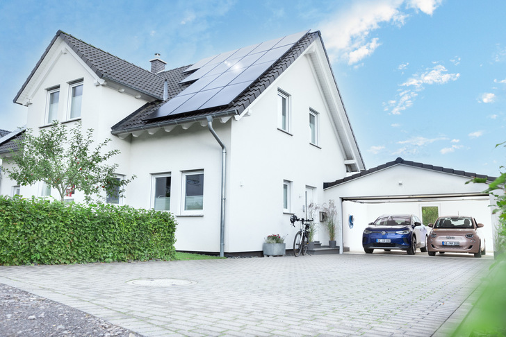 Solare, CO 2 -freie Mobilität wird jetzt von der KfW mit einem neuen Förderprogramm unterstützt.   - © Mennekes
