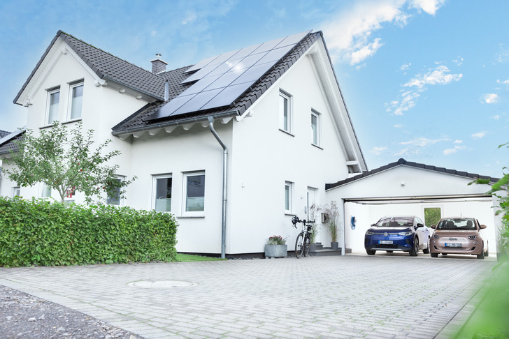 Solare, CO 2 -freie Mobilität wird jetzt von der KfW mit einem neuen Förderprogramm unterstützt.  
