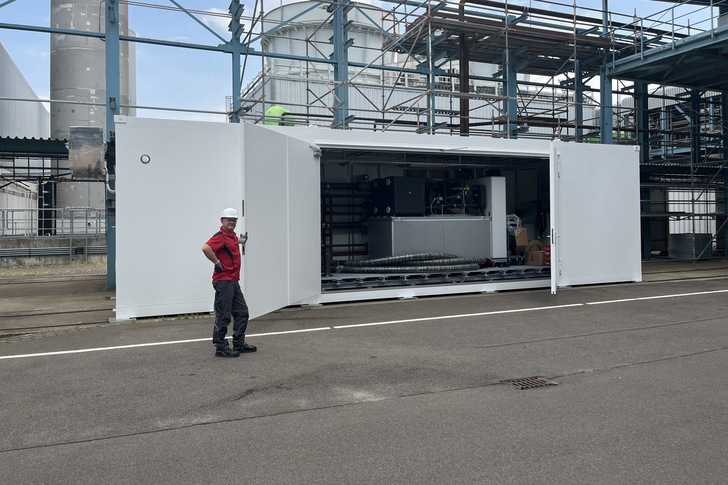 Die Forschungs- und Erprobungsanlage für Großwärmepumpen der Megawattklasse FoEr-MW ist in ihrer Art deutschlandweit einzigartig und steht in Cottbus auf dem Gelände des Heizkraftwerks Süd. 