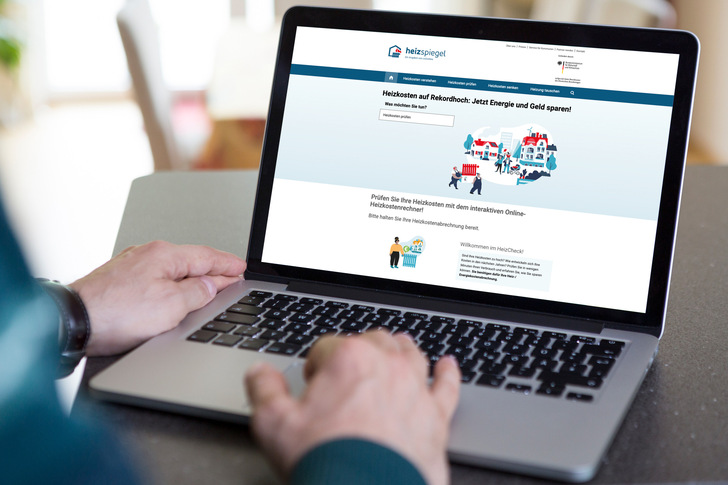 Mit den Vergleichswerten des Heizspiegels von co2online und dem interaktiven Heizcheck unter www.heizspiegel.de können Mieter:innen und Hauseigentümer:innen ihren Energieverbrauch prüfen und ihr persönliches Sparpotenzial berechnen lassen.