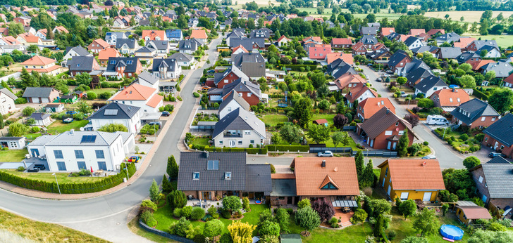 Häuser mit bester Energiebilanz kosten einiges mehr als mit schlechter. Das hat eine Untersuchung von Angeboten der vergangenen zwölf Monate auf dem Gebäudeportal Immowelt ergeben. - © Frank - stock.adobe.com
