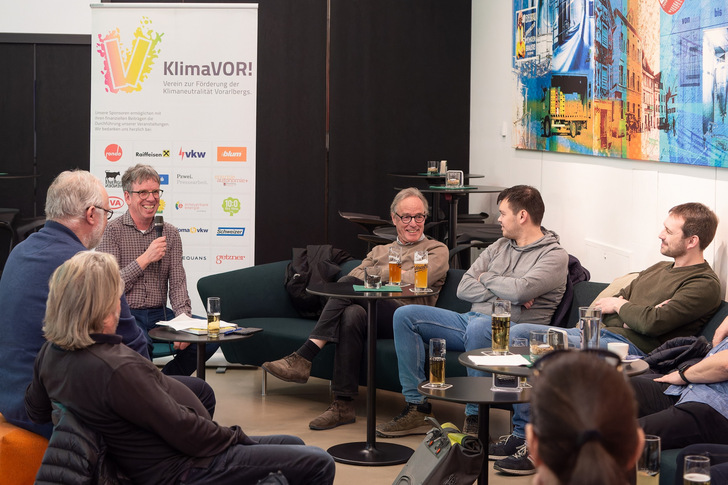 Klimavor!, der Verein zur Förderung der Klimaneutralität des österreichischen Bundeslandes Vorarlberg, diskutierte beim Klima-Treff in Dornbirn über die Zukunft des Bauens und Wohnens.