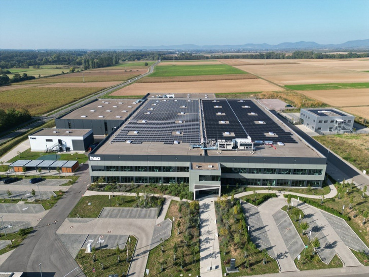 Das Großhandelsunternehmen Heo erzeugt mit einer Photovoltaikanlage auf seinem Logistikzentrum im rheinland-pfälzischen Herxheim umweltfreundlich einen großen Teil seines Stroms. - © Heo

