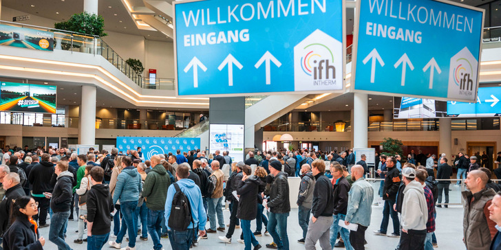 Über einen gestiegenen Zuspruch konnten sich die Veranstalter der IFH Intherm in Nürnberg freuen: 37.500 Besucherinnen und Besucher bedeuteten ein sattes Plus von 25 Prozent. Mit 414 Firmen und Institutionen hatten zudem 30 Prozent mehr Aussteller eine Standfläche geordert.