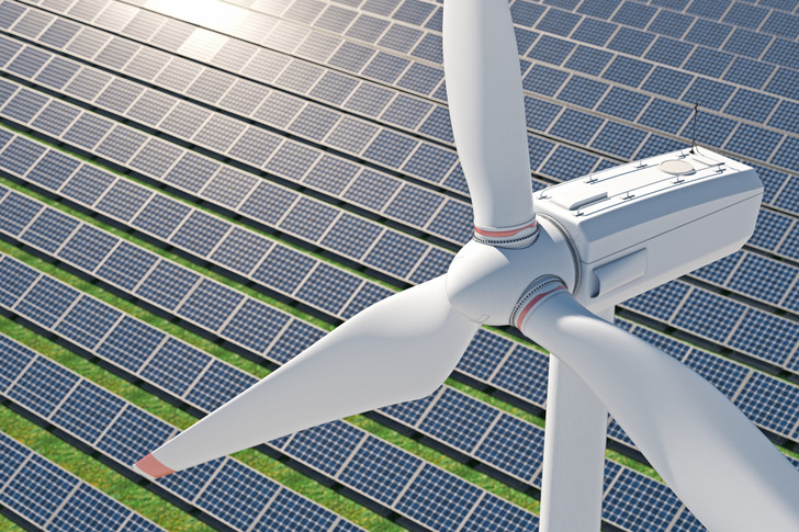 Die Stromerzeugung aus erneuerbaren Energieträgern legte im ersten Halbjahr 2024 weiter zu, die Erzeugung aus Braunkohle und Steinkohle ging weiter zurück.