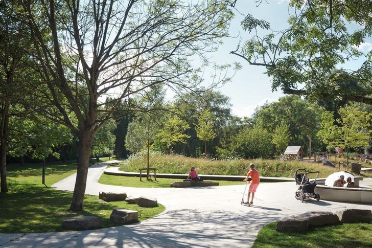 Parks mit ihren Grünflächen, Bäumen und Büschen sind kein reiner Komfort, sondern eine Form der Gesundheitsfürsorge für die Bevölkerung.