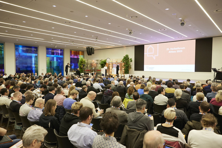 Das Herbstforum Altbau informiert Fachleute über Trends und Entwicklungen rund um die energetische Gebäudesanierung.