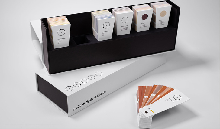 Der Farbfächer mit 1.000 Tönen macht die Auswahl innen und außen leicht – oder extrem schwer.