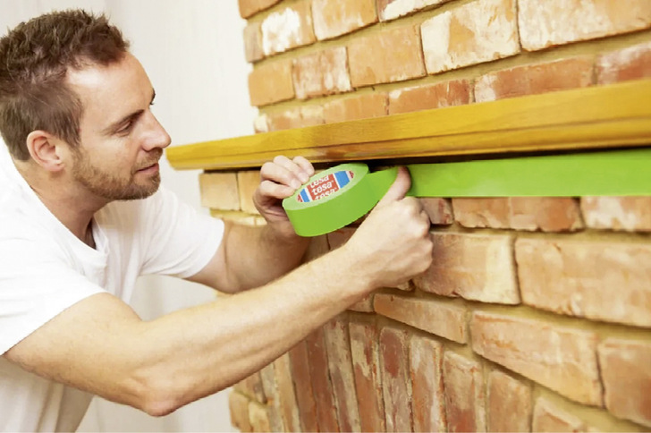 Das Tesa 74338 Rough Surface Abdeckband ist der flexible Begleiter für das Abdecken von rauen Untergründen im Innen- und Außenbereich.