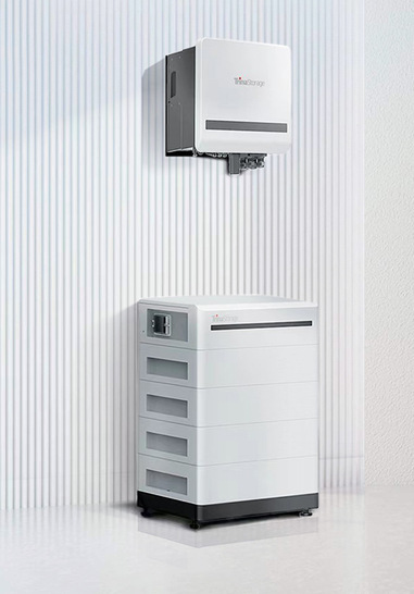 Beim Heimspeicher Nexeos sind Smart-Meter, Stromwandler und ein umfangreiches Stecker- und Kabelset im Lieferumgang enthalten.