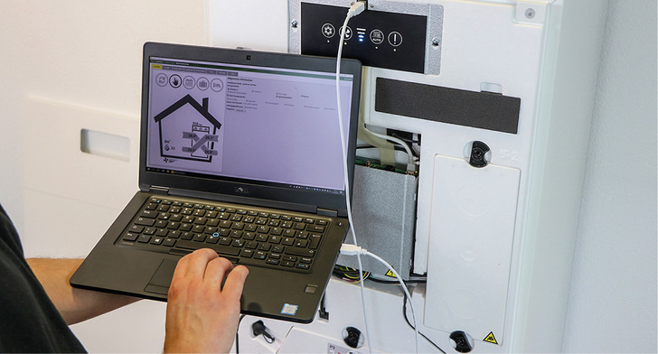 Eine Software erleichtert der Installateurin oder dem Installateur die Inbetriebnahme des Lüftungsgeräts Profi-air 360 flex.