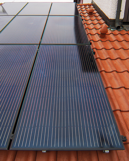 Das neue Aufdach-Photovoltaikanlagensystem von Creaton ist aus vorkonfektionierten Komponenten aufgebaut.