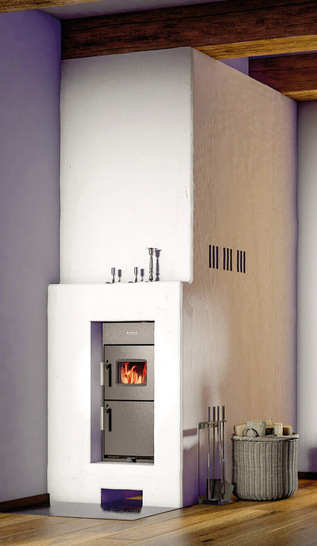 Die schmalen Heizeinsätze Logaflame HLS117 N, HLG217 N und HLG317 N gibt es entweder in einem modernen Design mit großer Sichtfensterscheibe oder als klassisch schwarz lackierte Gusseisen-Modelle mit einem kleinen Fenster.