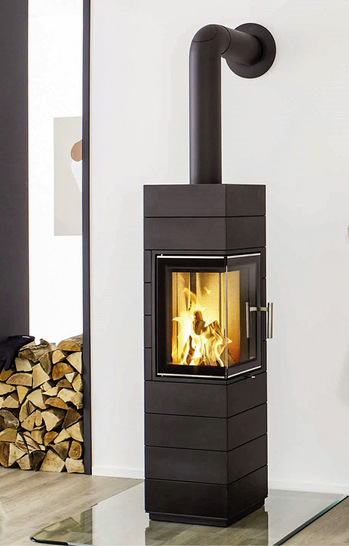 Mit seinen kleinen Heizleistungen bietet sich der Kaminofen Corna hoch für gut gedämmte Häuser an.