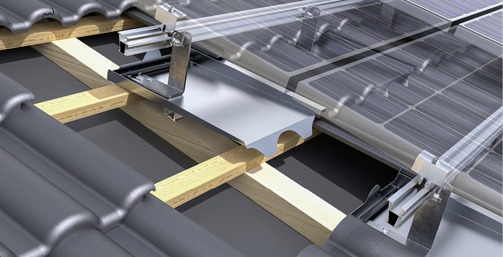Das Dachhakensystem XM-P vereinfacht die Montage von Solarmodulen auf Schrägdächern mit Ziegeleindeckung.