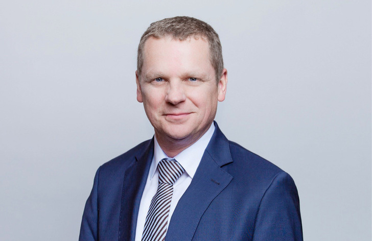 André Keßler ist Gründer und Geschäftsführer der Keßler Real Estate Solutions. Er ist im Branchenverband GEFMA aktiv, daneben Ansprechpartner für den Berufsverband RealFM in der Region Mitteldeutschland sowie Mitglied im RealFM-Arbeitskreis „ESG Erarbeitung Positionspapier Taxonomie“.