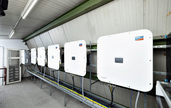 Mit Stromspeichern und einer PV-Anlage schafft es der Karosseriebauer Scholz aus Zeil am Main (Bayern), fast drei Viertel seines Bedarfs mit eigenem Solarstrom abzudecken.