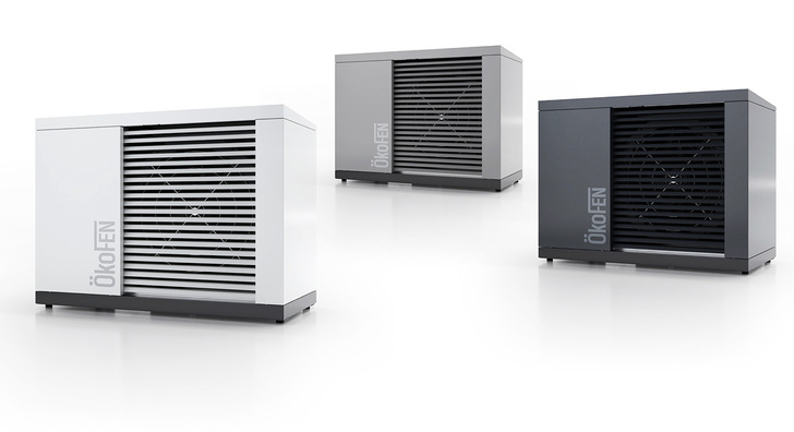 Für die Luft/Wasser-Wärmepumpe Greenfox bietet Ökofen drei verschieden farbige Außengeräte an: in Anthrazit, Hellgrau oder Weiß.