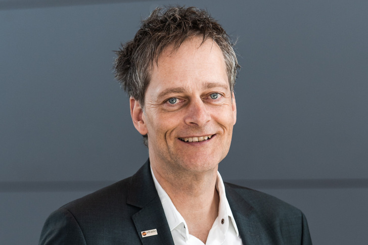 Bernd Morschhäuser, Geschäftsführer von Vitramo: Infrarotheizungen hätten zwar einen vergleichsweise hohen Strombedarf, seien jedoch mit wenig Energieeinsatz zu produzieren, einfach zu installieren und nahezu wartungsfrei.