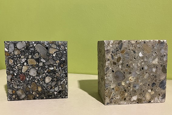 Beton mit und ohne Pyrokohle: Ein Teil Pyrokohle reduziert drei Teile CO2 des Gesamtprodukts.