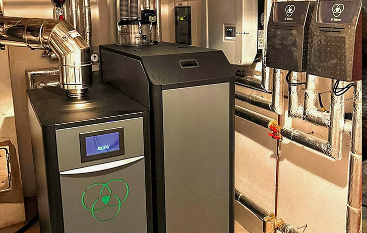 Beim ECO-Hybrid-System übernimmt eine Pelletanlage die Wärmeversorgung in der kalten Jahreszeit.