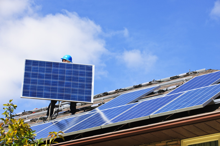 Grundsätzlich sollte sich die Größe der Solaranlage am Stromverbrauch des Haushalts orientieren, weil sie sich dann besonders schnell rentiert.