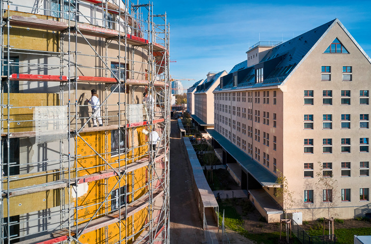 Mehrere Quartiere wurden bereits mit dem recyclingfähigen Wärmedämm-Verbundsystem Webertherm Circle errichtet, darunter das Neubauprojekt Speicherballett des Wohnungsunternehmens BUWOG in Berlin-Spandau. - © Bild: Saint-Gobain Weber / Foto Behrendt Mehrere Quartiere wurden bereits mit dem recyclingfähigen Wärmedämm-Verbundsystem Webertherm Circle errichtet, darunter das Neubauprojekt Speicherballett des Wohnungsunternehmens BUWOG in Berlin-Spandau.