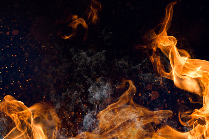 Neue Emissions- und Effizienzanforderungen könnten den Einsatz sogenannter ‚minderwertiger‘ Brennstoffe wie zum Beispiel Waldholzresten in Holzheizungen erschweren. - © stock.adobe