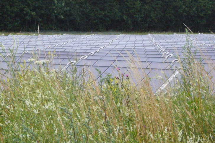 Solarthermie-Freilandanlagen brauch sich nicht zu verstecken. Rechtlich gesehen ist ihre Genehmigung problemlos möglich.