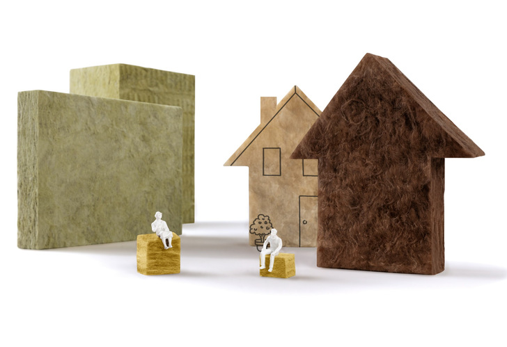 Dämmung ist genauso winterlicher Wärmeschutz wie sommerlicher Hitzeschutz. Sie kann damit bei jedem Temperaturextrem dabei helfen, dass das Innenklima erträglich bleibt.