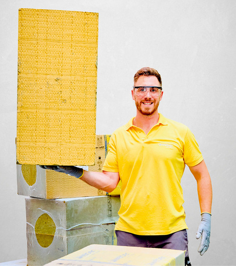 Die leichte Mineralwoll-Dämmplatte Weber.therm MW 035L express überzeugt mit einfachem Handling.