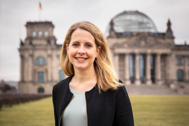 Verena Hubertz: „Wohneigentum ist kein Luxus, sondern eine Investition in Sicherheit, Unabhängigkeit und Lebensqualität – deswegen verbessern wir die Zins- und Förderkonditionen unserer Förderprogramme für Familien.“