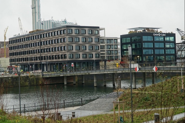 Das Rockywood–Gebäudeensemble liegt am Offenbacher Hafen. Energieliefer-Contracting ermöglicht eine energieeffiziente Versorgung.