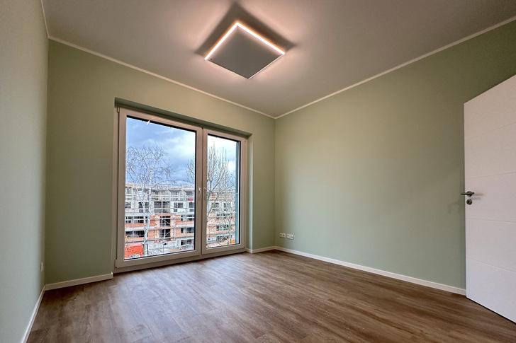 In den Wohnungen des Plattenbaus in Aschersleben würden während der Sanierungsarbeiten auch Infrarotheizungen montiert.