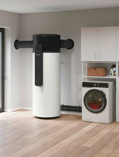 Bei der Warm­wasser-Wärmpumpe WWK-I 300 Plus lässt sich die Solltemperatur mit einem Drehregler und einer Taste am Gerät einstellen.