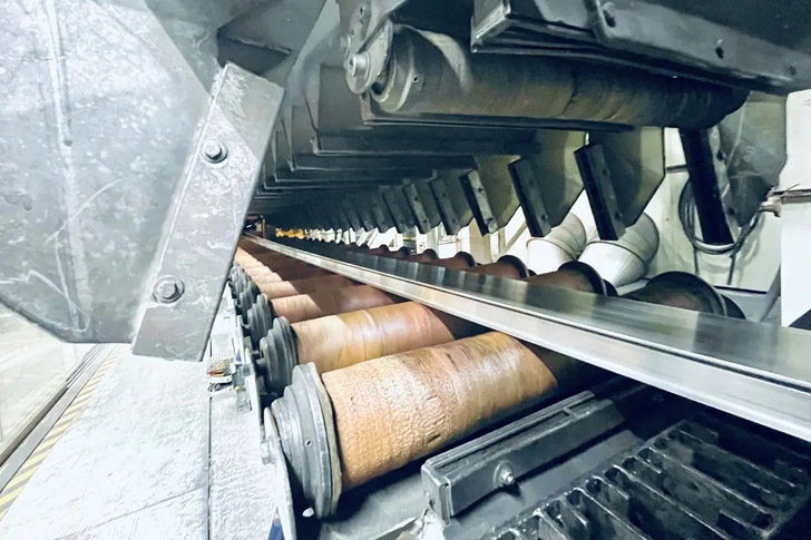 Beim Pressen von Aluminium entstehende Abwärme strömt direkt in die Alterungsöfen.