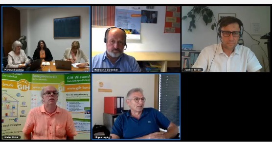 Teilnehmer des 1. GEB Sommertalk (v.l.): Pia Grund-Ludwig (GEB), Marita Klempnow (DEN), Claudia Siegele (GEB), Hermann Dannecker (DEN), Joachim Berner (GEB): unten: Dieter Bindel (GIH) und Jürgen Leppig (GIH).