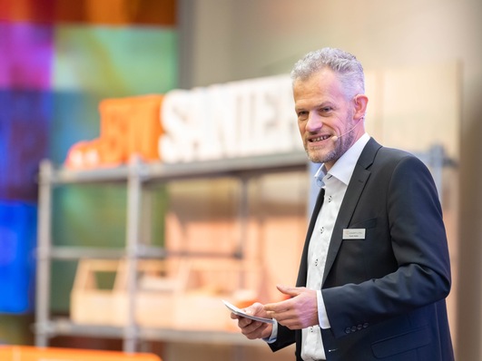 Frank Hettler wird dieses Jahr einen Teil der Gäste vor Ort , die anderen virtuell begrüßen können