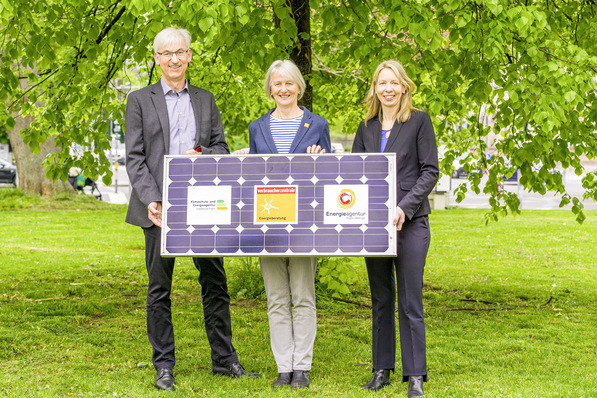 1 Die Kooperationspartner in Niedersachsen: Lothar Nolte, Klimaschutz-und Energieagentur Niedersachsen, Karin Merkel, Verbraucherzentrale Niedersachsen, und für die regionalen Energieagenturen Doreen Fragel, Energieagentur Göttingen