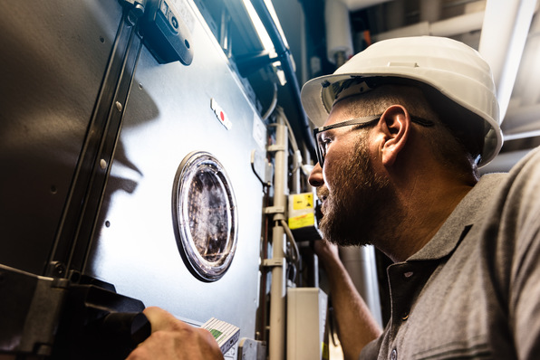 Damit raumlufttechnische Anlagen gerade während der Corona-Zeit hygienisch einwandfrei arbeiten, empfiehlt sich ein regelmäßiger Service.