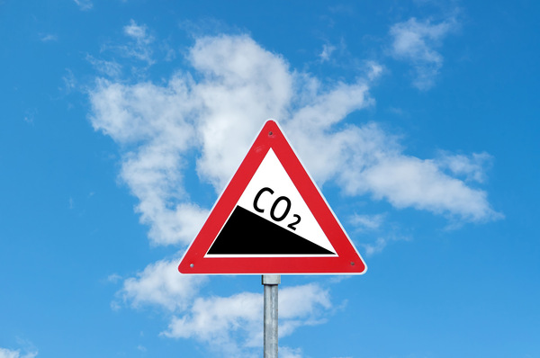 Achtung: Der CO ₂ -Preis auf fossile Brennstoffe soll die Emissionen senken. Ob er hoch genug ist damit sich eine Heizungsmodernisierung rechnet hängt vom Einzelfall ab. In der Energieberatung kann er als Türöffner dienen. 
