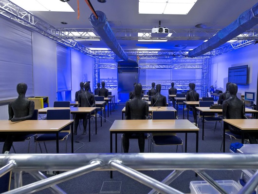 Testraum: Bis zu 15 Dummys hat das Deutsche Zentrum für Luft- und Raumfahrt bei Lüftungstests eingesetzt.