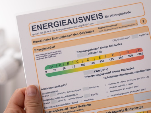 Nach Daten von McMakler kommen zwei Drittel aller vor 1979 gebauten Wohnhäuser auf einen Energiekennwert F, G oder H.