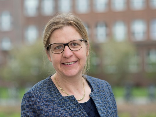 Professorin Daniela Thrän leitet seit 2011 das Bioenergie-Department am Helmholtz-Zentrum für Umweltforschung sowie den Bereich Bioenergiesysteme am Deutschen Biomasseforschungszentrum. Sie ist Sprecherin des Forschungsverbunds Erneuerbare Energien.