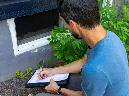 Schlechte Noten müssen Energieberater nicht nur für manch unzureichend gedämmtes Haus vergeben, gleiches gilt laut einer Umfrage auch für die Förderpolitik der Bundesregierung.